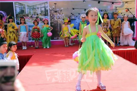 孔亮少儿环保服装秀